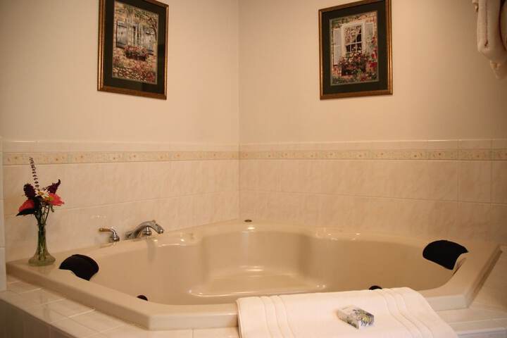 Hickory Bridge Farm Restaurant