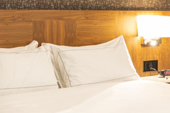 Ômage Hotel Montreal Laval, a Tribute Portfolio Hotel