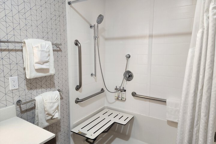 Holiday Inn Express & Suites Lathrop by IHG