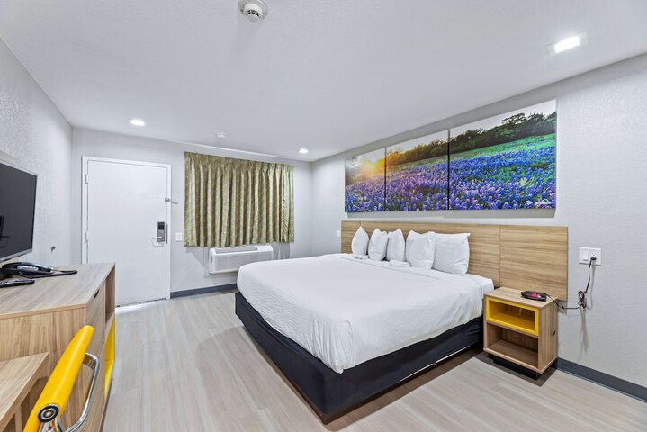 Room 27 of 41