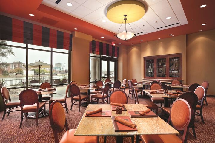 Embassy Suites by Hilton E Peoria Riverfront Conf Center