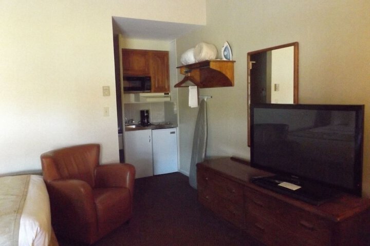Room 4 of 19