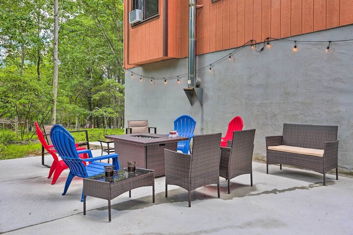 Bushkill House w / Deck & Community Amenities!