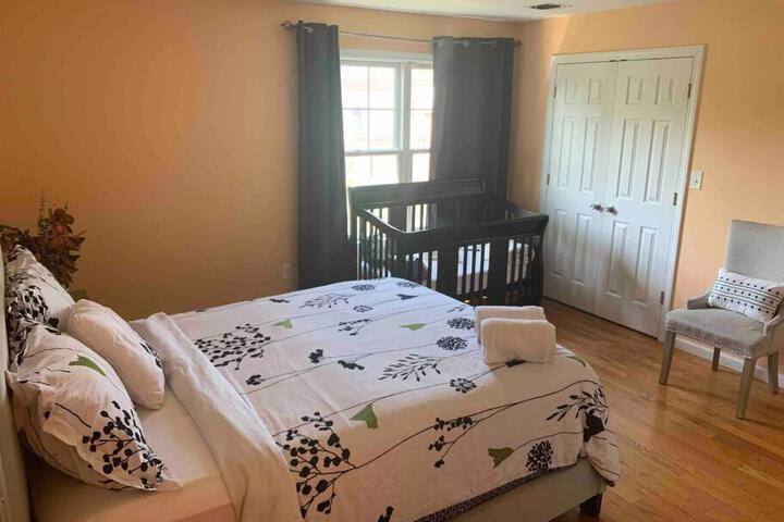 Family 3-bedroom home (2nd floor near EWR / Outlet)