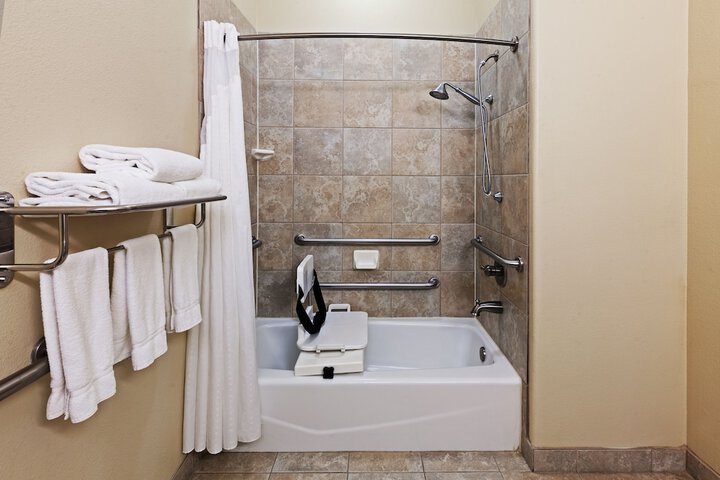 Holiday Inn Express Hotel & Suites Victoria by IHG
