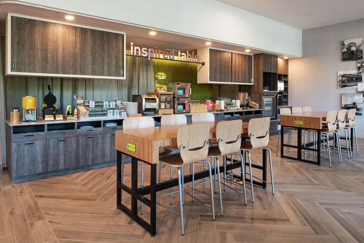 Breakfast/Coffee Service 73 of 89