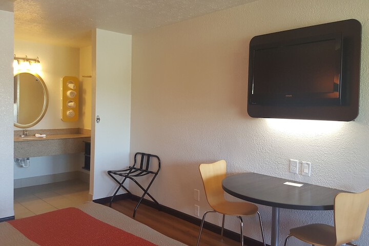 Room 69 of 82