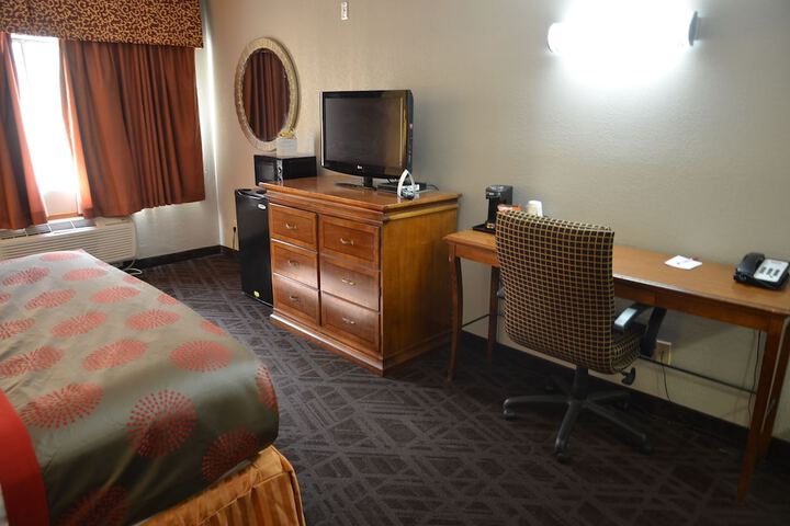 Room 10 of 28