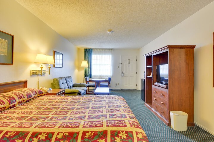 Windcrest Inn and Suites