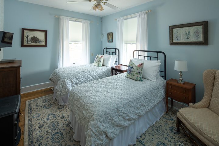 Room 12 of 19