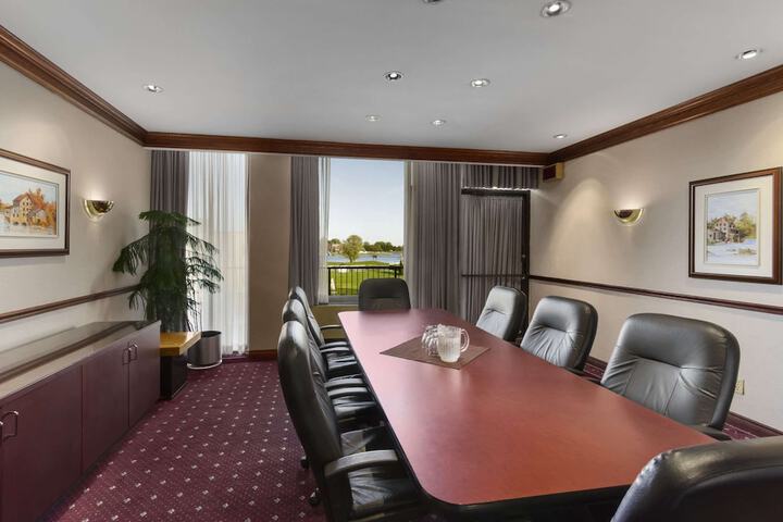 Ramada by Wyndham Belleville Harbourview Conference Centre