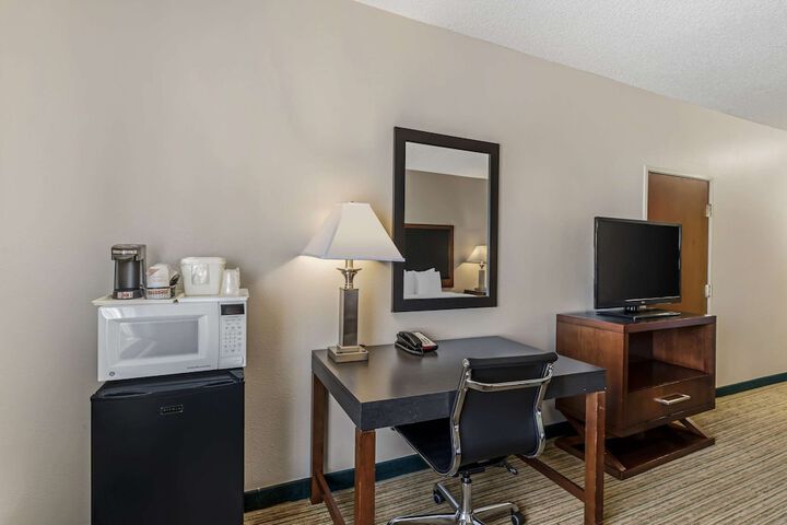 Room 25 of 40