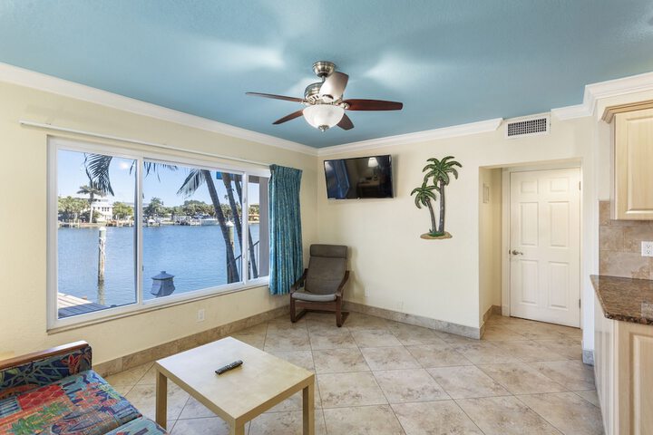 Bay Palms Waterfront Resort - Hotel and Marina