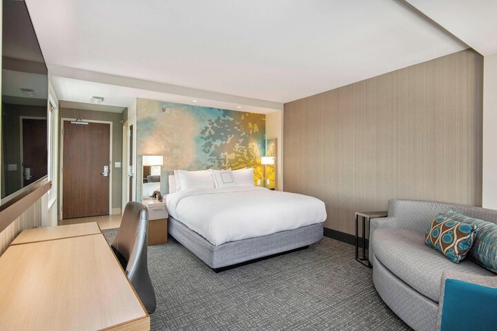 Courtyard by Marriott Raleigh Cary / Parkside Town Commons
