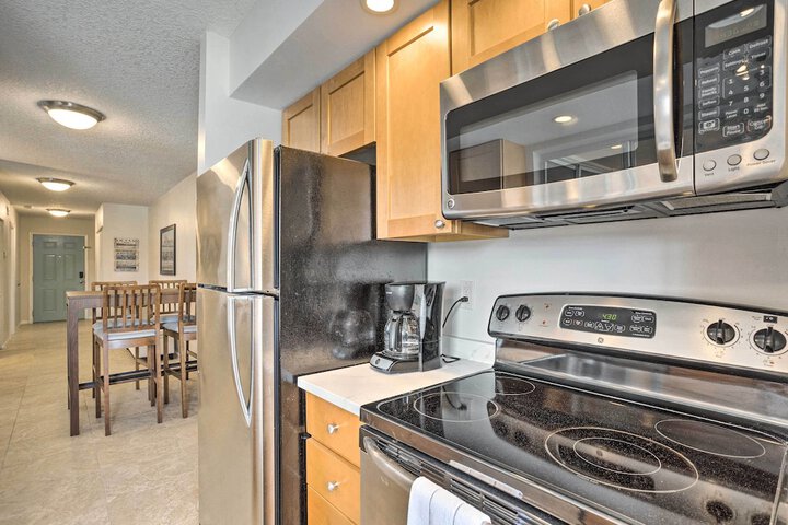 Jupiter Bay Condo w / Pool Half Mile to Beach!