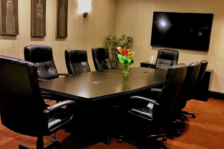 Business Center 77 of 79