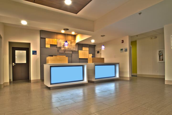 Holiday Inn Express & Suites Evansville North by IHG