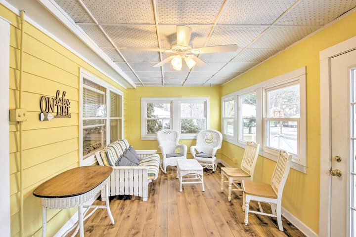 Green Lake Vacation Home w / Screened Porch!