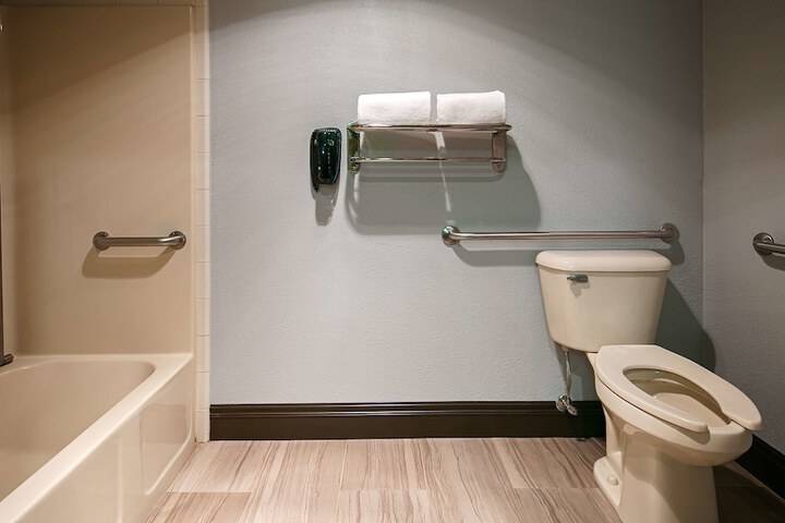 Best Western Plus Rama Inn & Suites