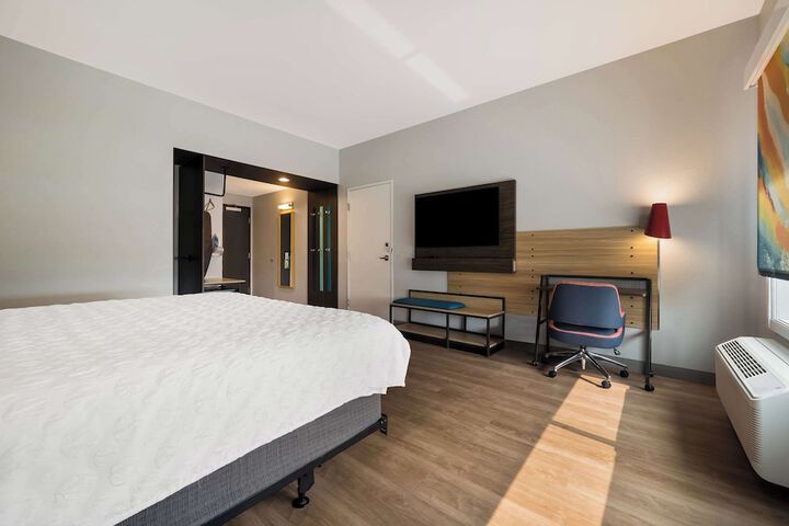 Room 13 of 30