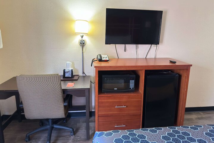 Room 9 of 35