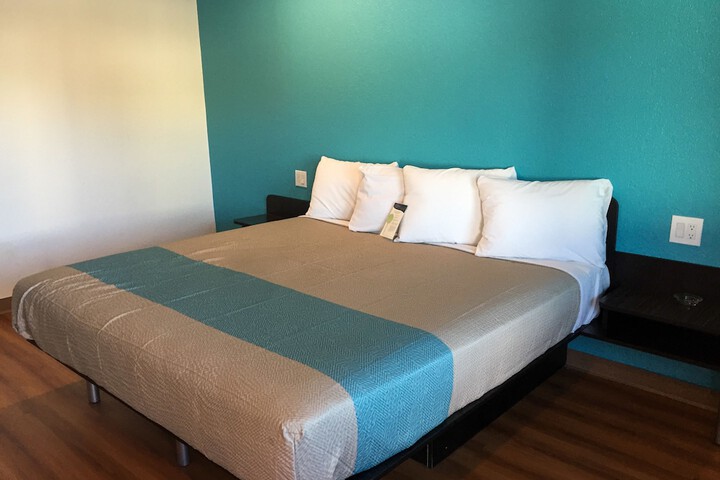 Room 21 of 35