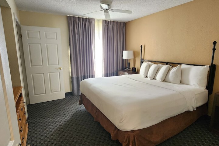 Room 12 of 26