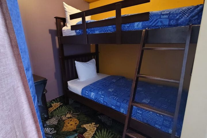 Room 26 of 38