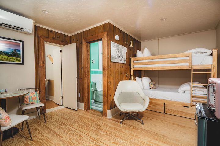 Room 34 of 102