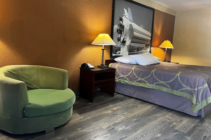 Room 15 of 24