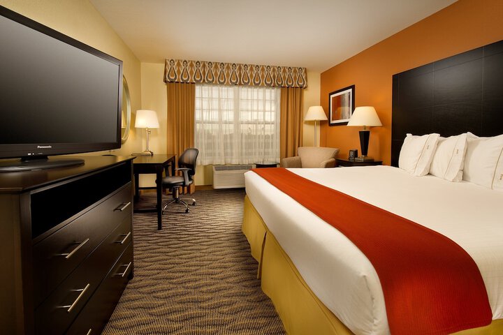Holiday Inn Express and Suites Manassas by IHG