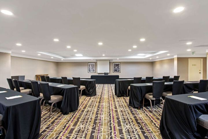 La Quinta Inn & Suites by Wyndham Boston-Andover