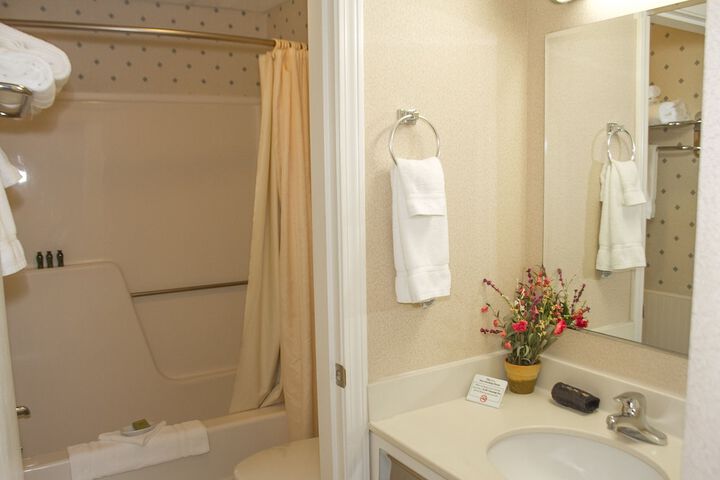 Flagship Inn and Suites