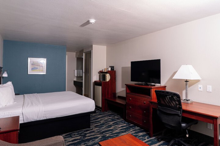 Room 10 of 28