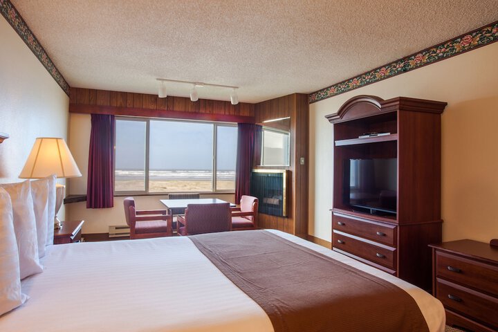 Ebb Tide Oceanfront Inn
