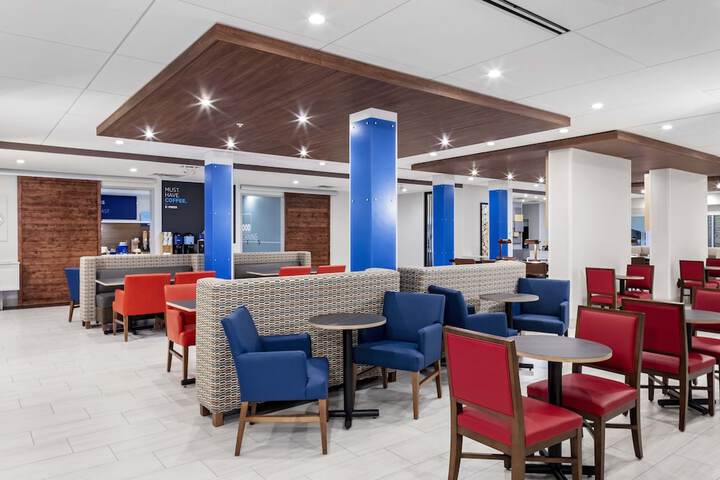 Holiday Inn Express & Suites Madison by IHG