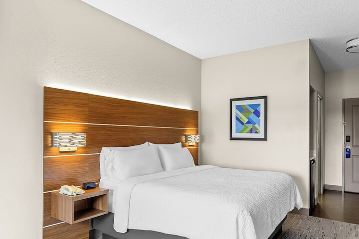 Holiday Inn Express & Suites Vandalia by IHG
