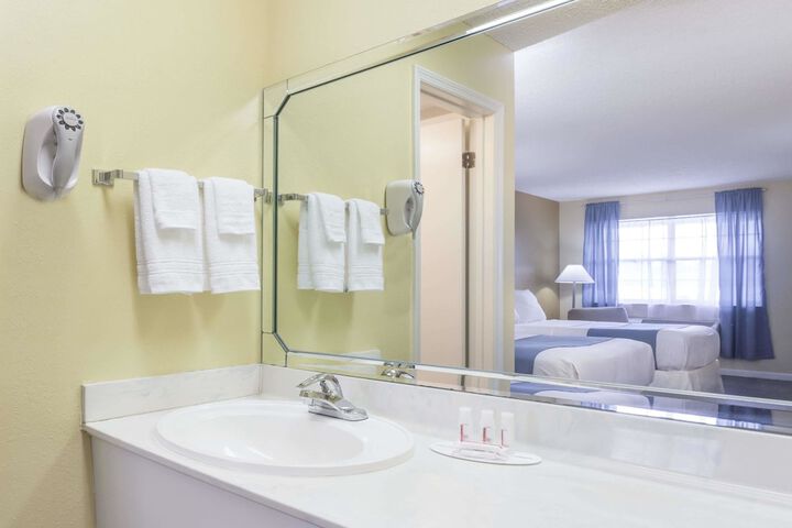 Room 10 of 22