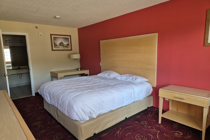 Room 33 of 40