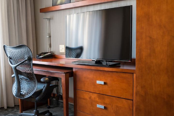 Room 32 of 74