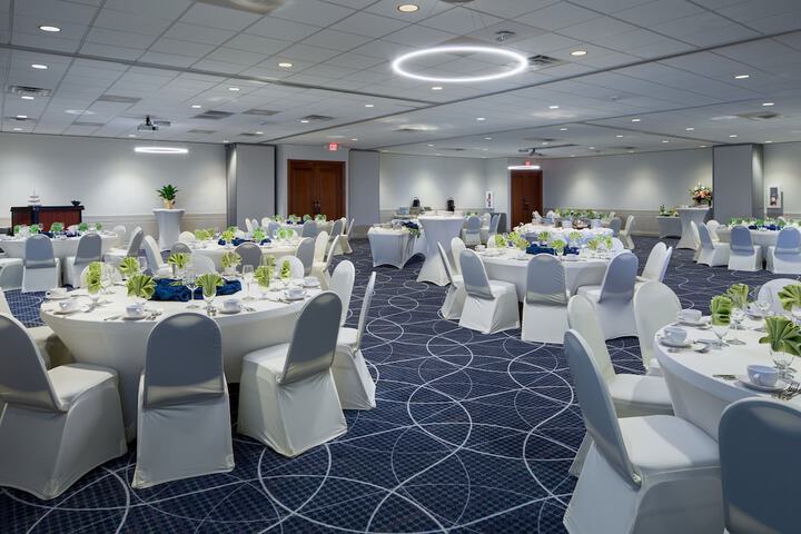 Holiday Inn Hotel & Suites Charleston West by IHG
