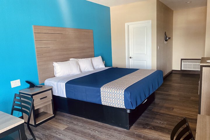 Room 8 of 19