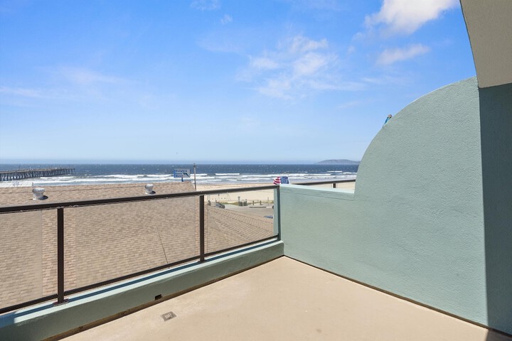 Beach House Inn & Suites