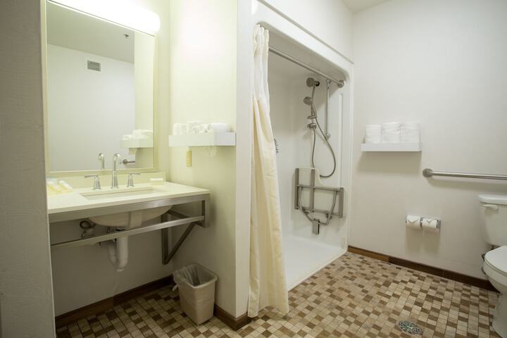 Room 25 of 48