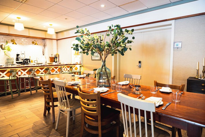 Dining 44 of 59
