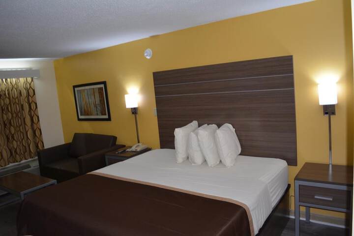 Room 33 of 49
