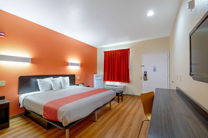 Motel 6 Rhome TX