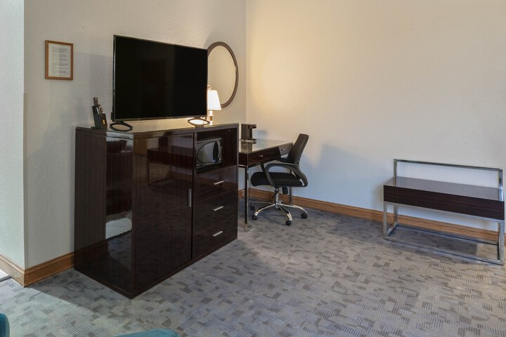 Super 8 by Wyndham Uniontown PA