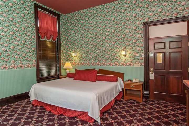 Historic Iron Horse Inn