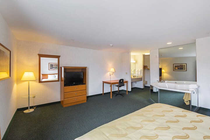 Room 16 of 38